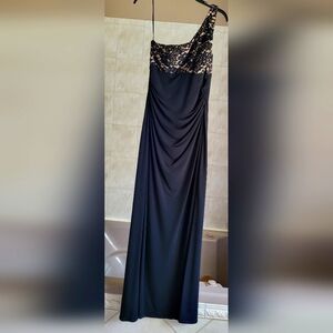 Elegant Black One-Shoulder Evening Dress